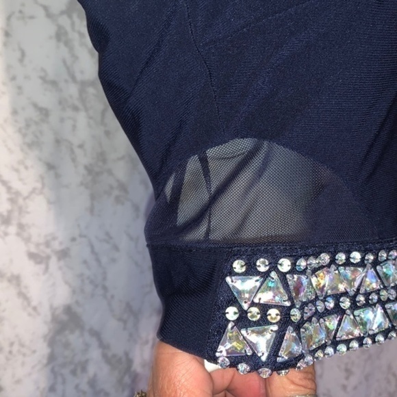 B. DARLIN TOP CROPPED SEQUINED HALTER TOP NAVY SIZE 4 - Picture 7 of 9